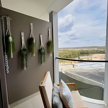 Acceso Directo Al Mar Con Piscina Apartamento